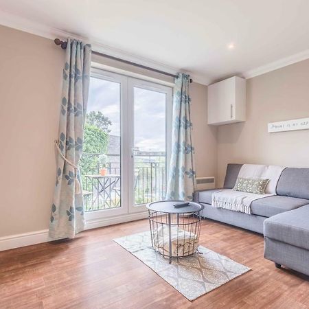 Modern Apartment Within Short Walk Of The Castle, High Street And Long Walk - Free Parking Windsor Buitenkant foto