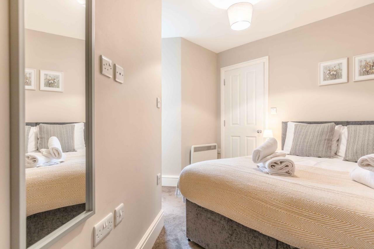 Modern Apartment Within Short Walk Of The Castle, High Street And Long Walk - Free Parking Windsor Buitenkant foto