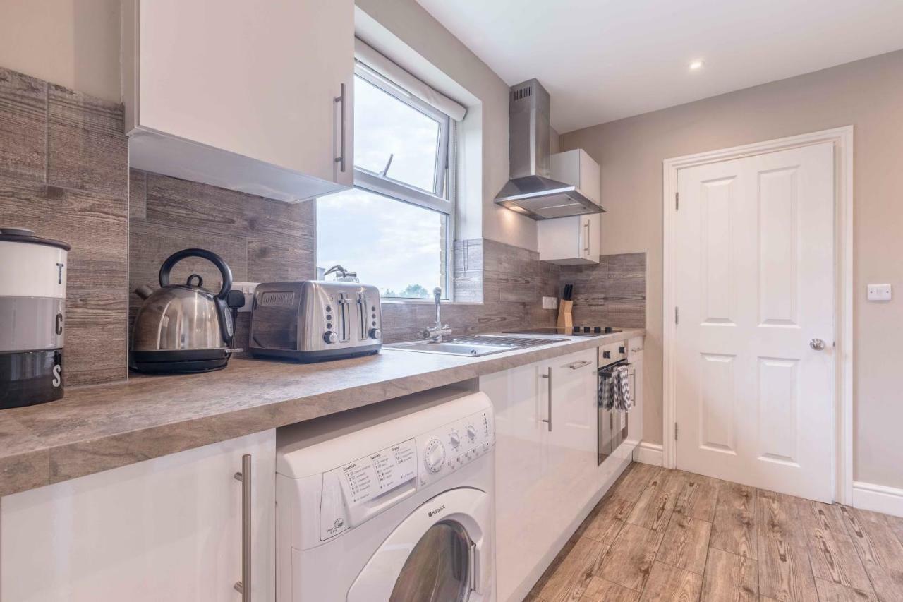 Modern Apartment Within Short Walk Of The Castle, High Street And Long Walk - Free Parking Windsor Buitenkant foto