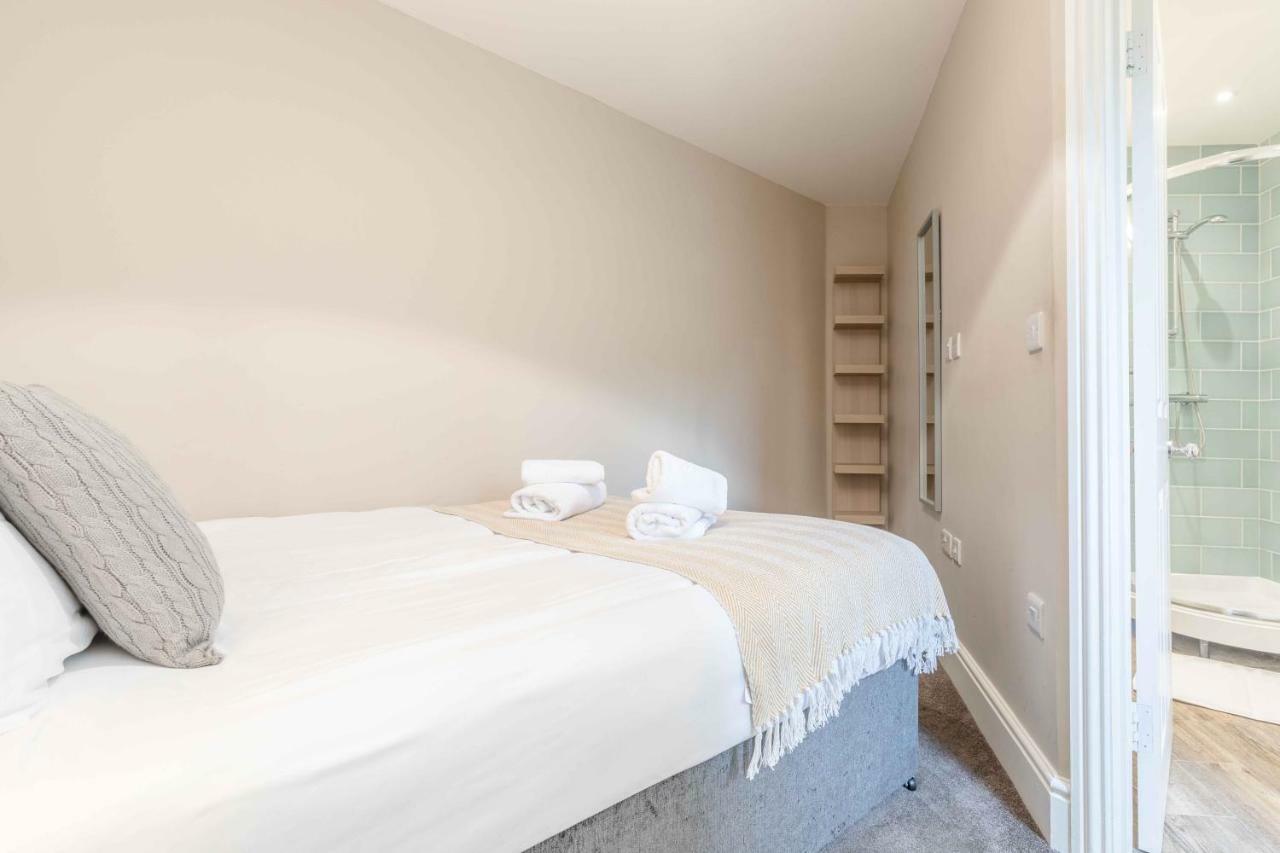 Modern Apartment Within Short Walk Of The Castle, High Street And Long Walk - Free Parking Windsor Buitenkant foto