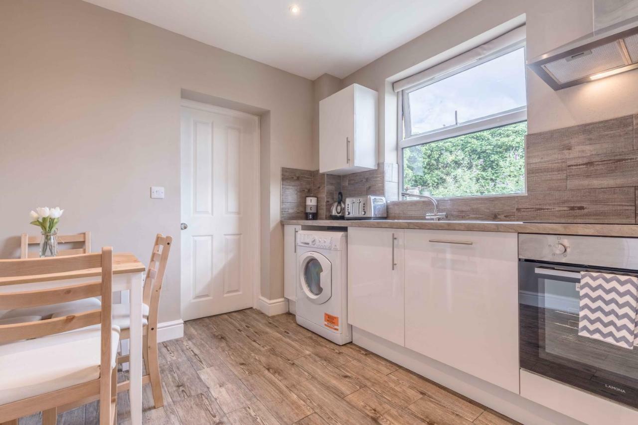 Modern Apartment Within Short Walk Of The Castle, High Street And Long Walk - Free Parking Windsor Buitenkant foto